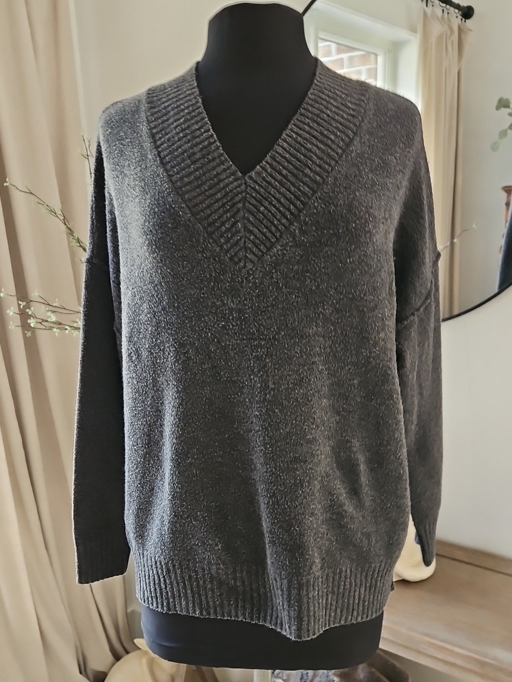 Song of Style Women's V-Neck Sweater in Charcoal Gray. Size S